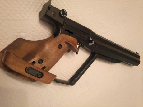 Buenas noches,
Feinwerkbau 100, fantástica pistola de competición sistema SSP, en excelente estado general 00