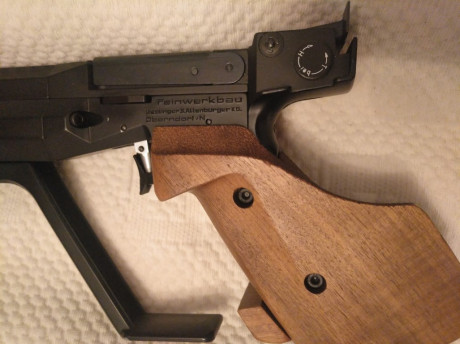 Buenas noches,
Feinwerkbau 100, fantástica pistola de competición sistema SSP, en excelente estado general 10