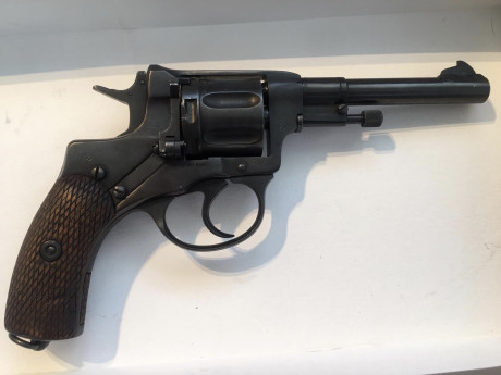 Vendo revolver Nagant calibre 7,62, el tambor es de siete disparos, es arma funciona perfectamente, esta 00