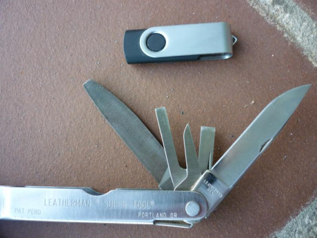 El mes pasado, por mi cumpleaños, me llego una flamante Leatherman OHT pavonada en negro y ahora pongo 31