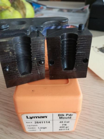 Vendo otra turquesa que no utilizo hace años y para la que ya no tengo arma.Es una Lyman de calibre 451 01
