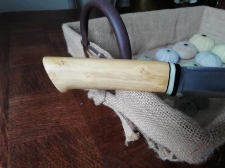 Vendo un cuchillo hecho a partir de una hoja Tomascewski de acero al carbono 80CrV2 de 12cm de longitud, 11