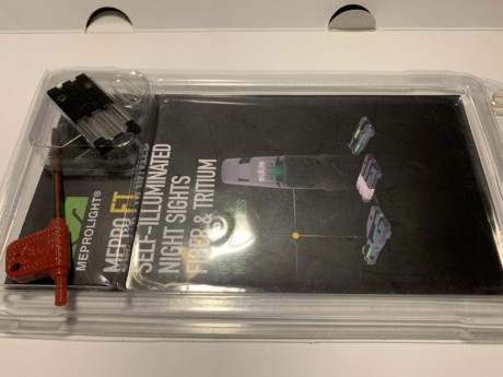 Sin apenas uso, no me hago a ella, precio nueva 170€  Para glock   
https://www.tiendashoke.es/piezas-repuestos-armas/miras-meprolight-ft-bullseye-verde
Precio 02