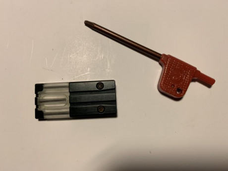 Sin apenas uso, no me hago a ella, precio nueva 170€  Para glock   
https://www.tiendashoke.es/piezas-repuestos-armas/miras-meprolight-ft-bullseye-verde
Precio 00