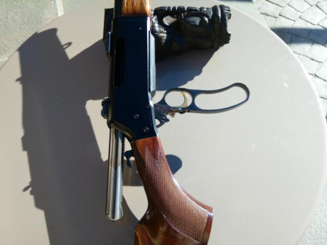 Rifle de acción suave, cañón de 56 cm., gatillo mejorado (1,5 Kg), regulador de culata, alza y punto de 00