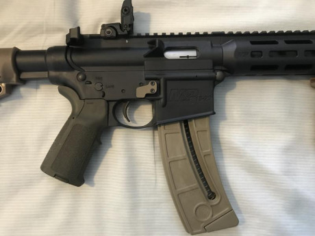 Cambio Smith&Wesson mp15 22lr por 9 mm precision. Muchos extras, muy poco uso, tiene aparte todas 00