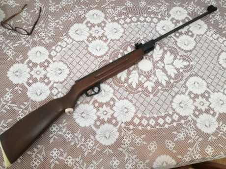 El gamo 45-S-61 Mítica carabina de aire comprimido, de los inicios de la empresa El Gamo en calibre 4,5.

Funcionamiento 22