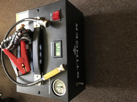 Hola vendo mi compresor que dejó de cargar aire para alguno que sepa arreglarlo, el motor funciona me 00