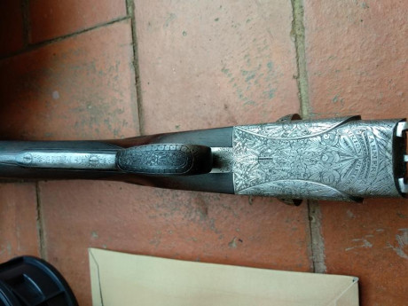 Se vende escopeta paralela-yuxtapuesta Unión Armera 215 mono-gatillo en perfecto estado.

800 €, la escopeta 01