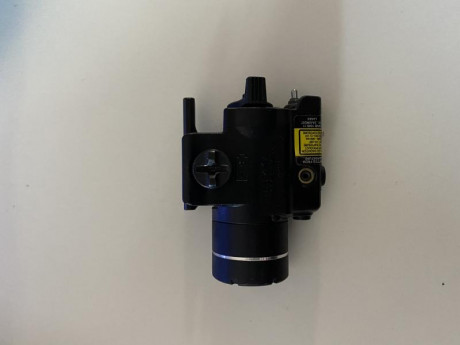 Se vende streamlight TlR4:
Linterna con láser Streamlight TLR-4 para arma corta. Linterna compatible con 10