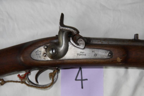 Copia fusil inglés de avancarga, realizada probablemente en una zona tribal del Norte de Pakistán.
Alza 01