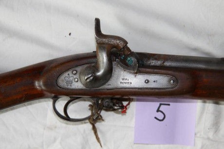 Copia fusil inglés de avancarga, realizada probablemente en una zona tribal del Norte de Pakistán.
Alza 01
