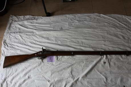 Copia fusil inglés de avancarga, realizada probablemente en una zona tribal del Norte de Pakistán.
Alza 00