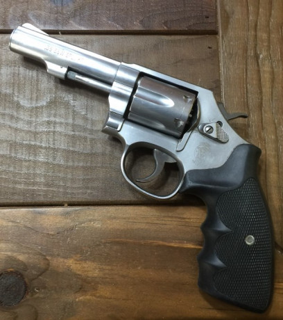 Buenas.

Por razones que no vienen al caso en este hilo, hablé con el importador europeo de SMITH&WESSON 01