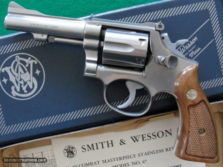Buenas.

Por razones que no vienen al caso en este hilo, hablé con el importador europeo de SMITH&WESSON 00