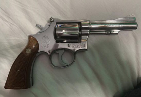 Buenas.

Por razones que no vienen al caso en este hilo, hablé con el importador europeo de SMITH&WESSON 10