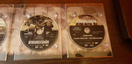 Vendo por 50 eur portes a convenir
Perfecto estado , coleccion completa 6 dvds impolutos 
Embalaje original 00