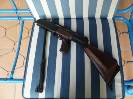 Aprovechando la pintura que compré para el conjunto soporte del visor... he modificado dos piezas (cachas 20