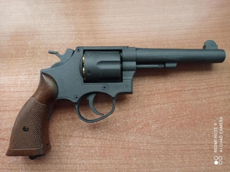Revolver de la marca HFC modificado para RENATORS, Imitando revolver militar S&W 1917, lleva 6 vainas 02