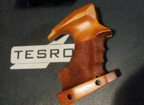 Vendo empuñadura Tesro AP10 totalmente nueva....
Talla M diestra    100 Euros ...
Interesados llamarme 02