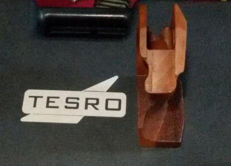 Vendo empuñadura Tesro AP10 totalmente nueva....
Talla M diestra    100 Euros ...
Interesados llamarme 00