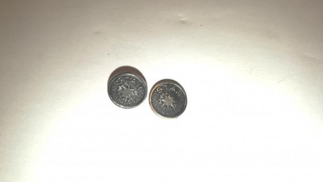-cachas originales de Astra 300, una de ellas presenta una fisura reparada (ver foto), 20€.vendidas
-cachas 10