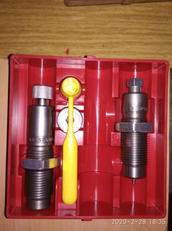 Vendo juego de dies del 43 spanish Lee nuevos sin estrenar ,estan en Madrid ,el precio es 40 + gastos 00