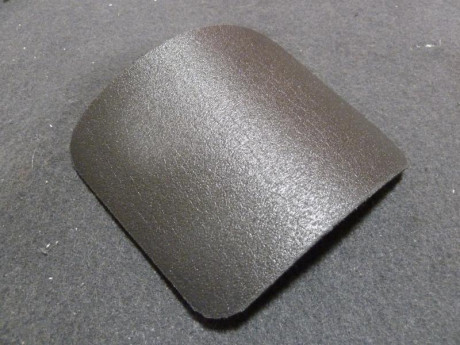 Aprovechando la pintura que compré para el conjunto soporte del visor... he modificado dos piezas (cachas 51