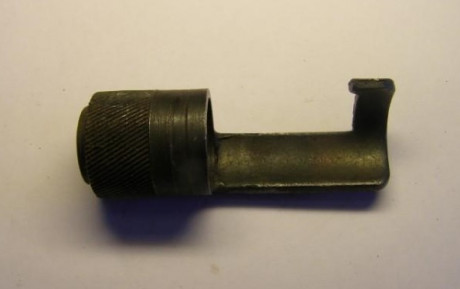Buenos días a todos.

Mis preguntas giran en torno al tapabocas de Mauser 98K de la fotos, si alguien 02