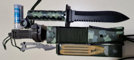 Se vende  este precioso Jungle king II CAMO. Descatalogado, incluyo kit de  supervivencia de repuesto 02