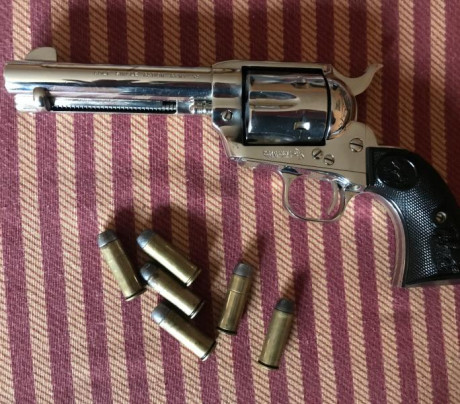 Saludos buena gente del foro, vendo uno de mis revólveres, Colt calibre 45 LC. Nikel.
El revólver está 11