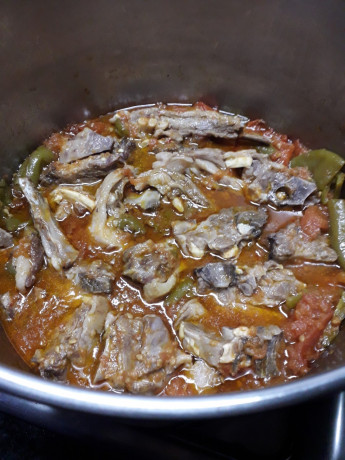 Hoy para comer acelgas hervidas y chuletón de vaca gallega vieja con seis semanas de maduración en cámara 50