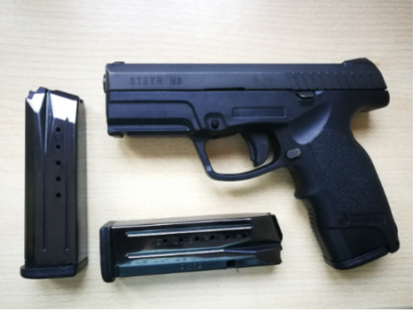 Un compañero me ha pedido que publique aqui su arma que tiene a la venta es una steyr m9a1 de 9mm con 00