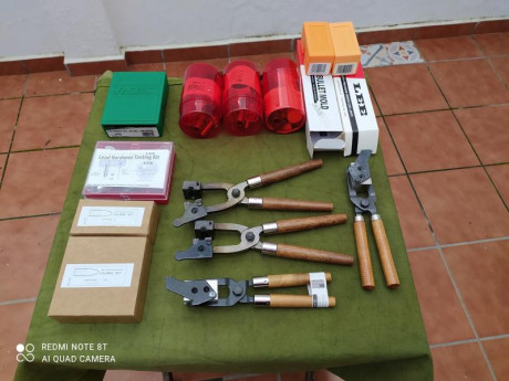 Saludos,
Vendo Sharps IAB 45/70 con cañon Pedersoli, de Armeria Izquierdo en buen estado.
Tiene tunel 52