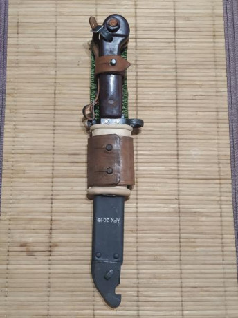 Bayoneta rumana AKM tipo I introducida apartir de 1959, función cortalambres, sierra en la parte superior 02