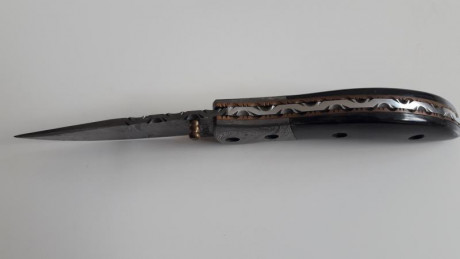 Navaja perkin con acero de Damasco , cachas de cuerno de búfalo y funda de piel. Esta en Valencia , 35€ 00