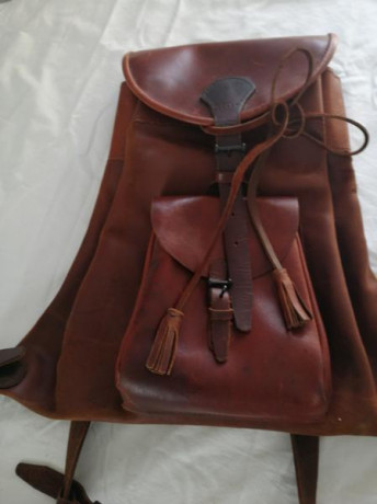Vendo mochila montero hecha de piel de cabra,nueva a estrenar,sin usar,muy bonita y elegante de muy buena 01