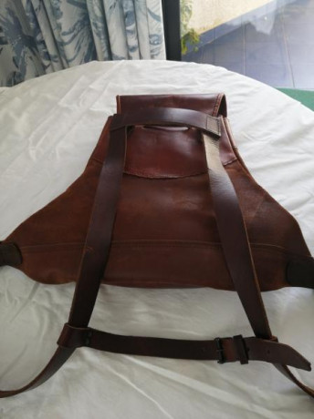 Vendo mochila montero hecha de piel de cabra,nueva a estrenar,sin usar,muy bonita y elegante de muy buena 11
