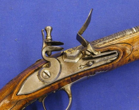 Voy a colocar unas fotos de un arma larga alemana de llave de mecha del siglo XVI. 92