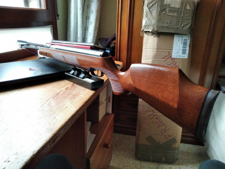 Hola muy buenas, pues lo dicho, cambiaría mi culata de madera de mi hw97k por la culata de la hw77 moderna. 12