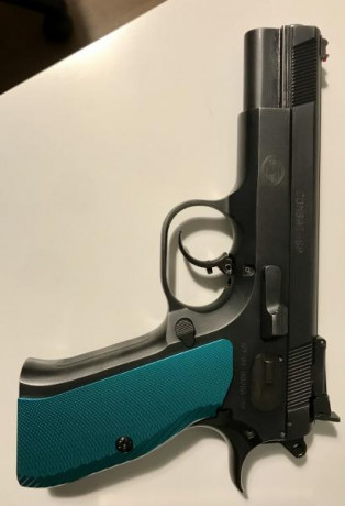 Hola compañeros, acabo de hacerme con este arma, y no encuentro nada de información en internet, alguien 00