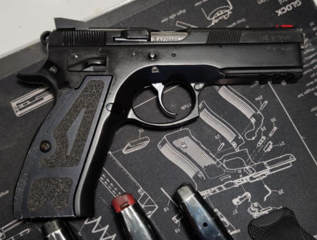 Vendo CZ SHADOW 1 en muy buen estado incluyo cachas de aluminio y funda. 
Va perfecta solo la vendo porque 01