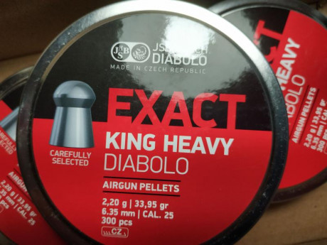 Hola a todos compañeros.
Vendo 4 cajas de balines JSB exact king heavy 6.35 cal. Van 300 balines por caja.
El 01