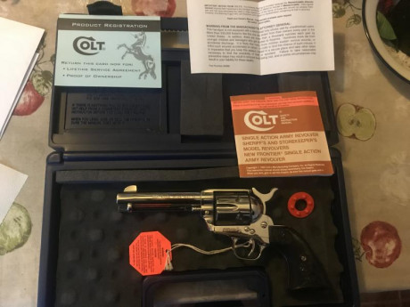 Saludos buena gente del foro, vendo uno de mis revólveres, Colt calibre 45 LC. Nikel.
El revólver está 20