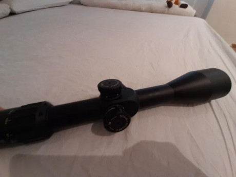 Vendo visor Nikko Stirling Diamond 6-24x50 FFP tubo 30 mm comprado en Septiembre 2019. Está en perfecto 32