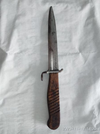 Se vende lote compuesto por bayonetas y cuchillo de trinchera proveniente de colección privada, todas 12