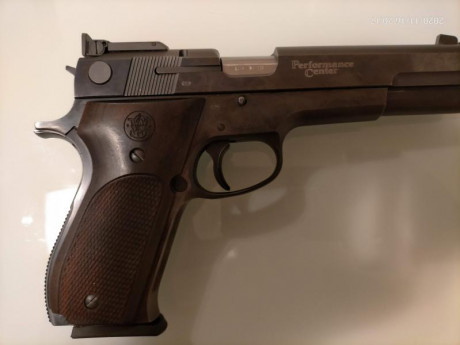 Hola,

Se vende SMITH WESSON 952-1, tal cual aparece en las fotos, y con el maletín que también se ve. 00
