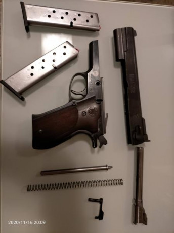 Hola,

Se vende SMITH WESSON 952-1, tal cual aparece en las fotos, y con el maletín que también se ve. 50