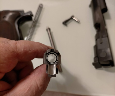 Hola,

Se vende SMITH WESSON 952-1, tal cual aparece en las fotos, y con el maletín que también se ve. 60