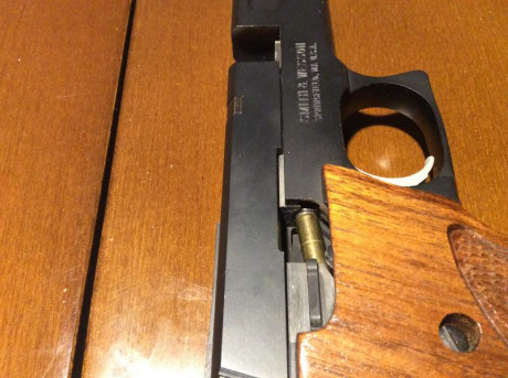 Tengo un problema con esta pistola y es que después de disparar o no me expulsa bien (me queda la vaina 21